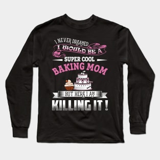 I never dreamed i would be a super cool baking Mom Long Sleeve T-Shirt